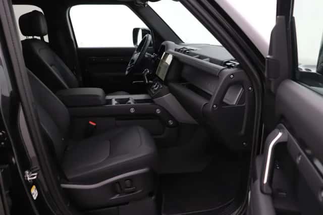 Land Rover Defender (2026) thumbnail 5
