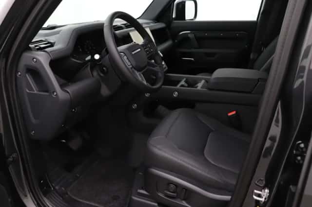 Land Rover Defender (2026) thumbnail 3