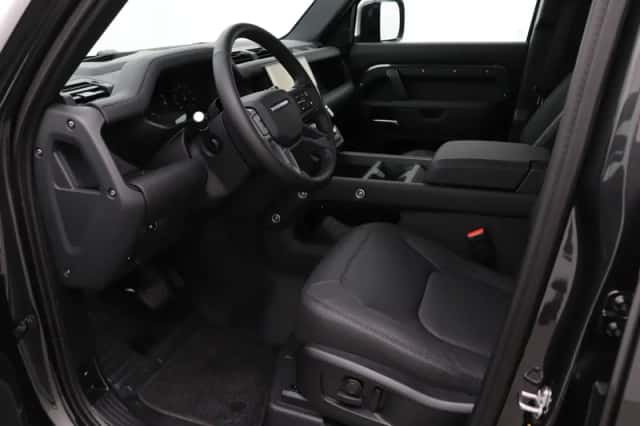 Land Rover Defender (2026) thumbnail 3