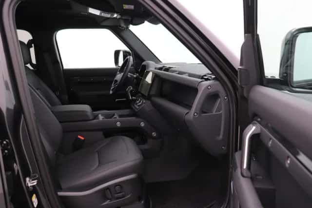 Land Rover Defender (2026) thumbnail 5