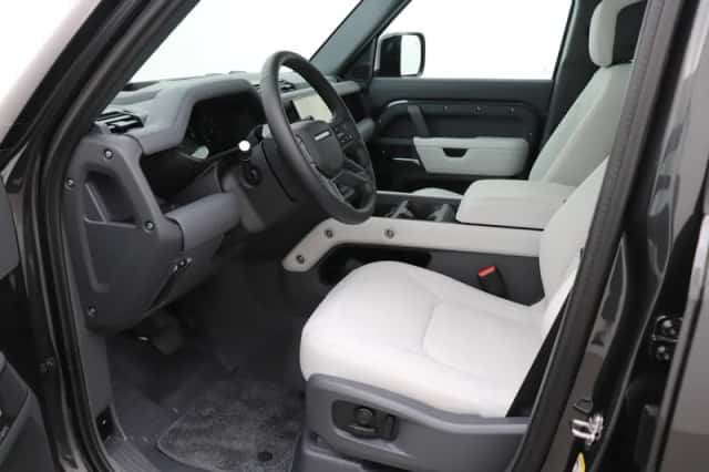 Land Rover Defender (2026) thumbnail 3