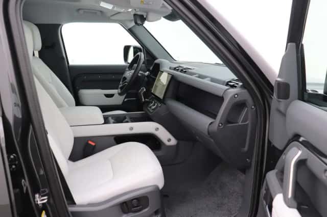Land Rover Defender (2026) thumbnail 5