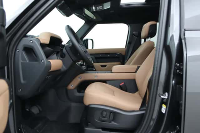 Land Rover Defender (2026) thumbnail 3