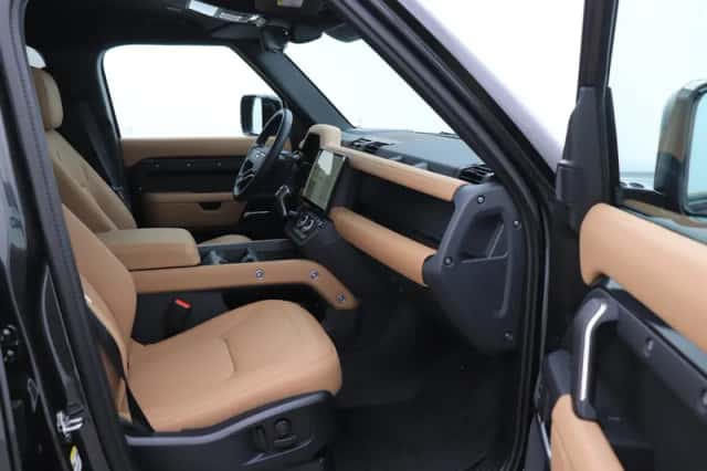 Land Rover Defender (2026) thumbnail 5