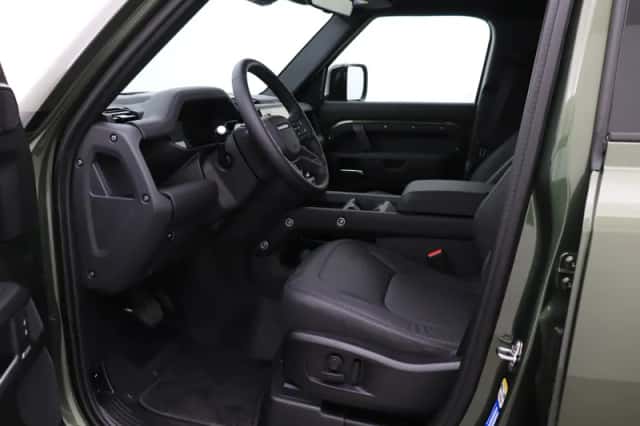 Land Rover Defender (2026) thumbnail 3