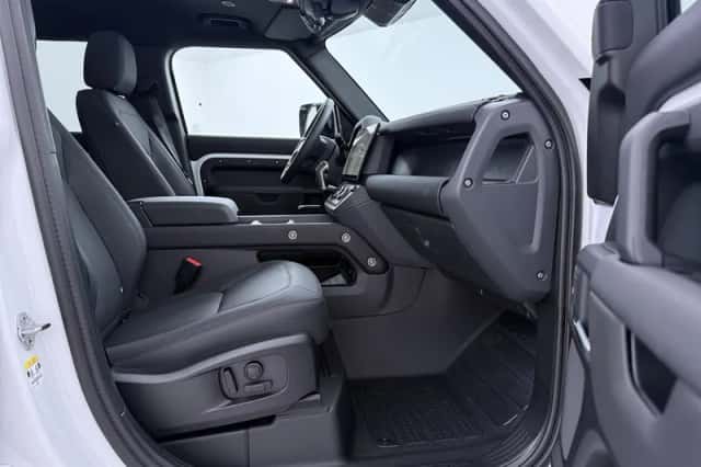 Land Rover Defender (2026) thumbnail 5