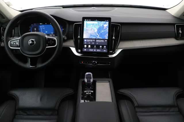 Volvo XC90 (2025) thumbnail 4