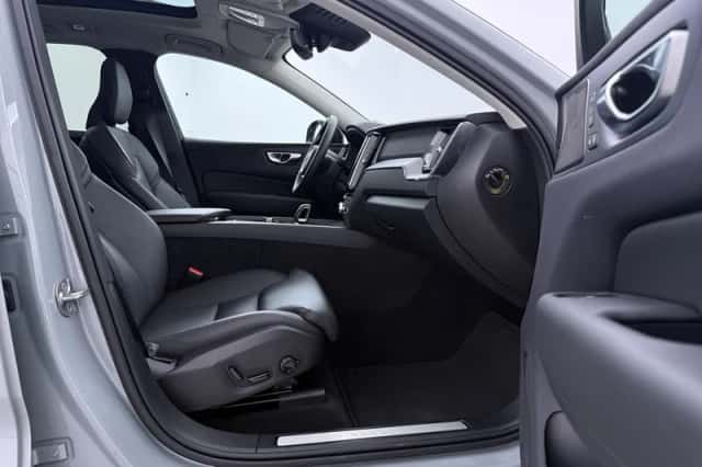 Volvo XC60 (2025) thumbnail 5