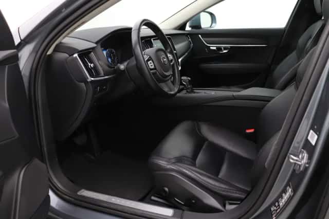 Volvo V90 (2018) thumbnail 3
