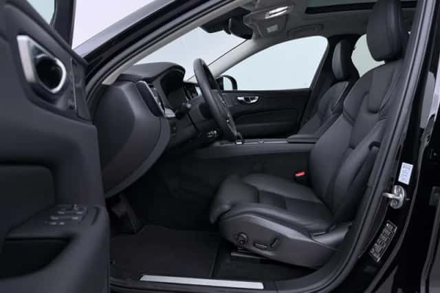 Volvo XC60 (2025) thumbnail 3