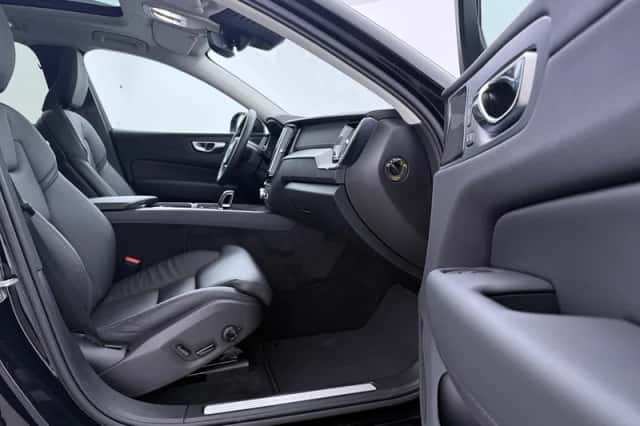 Volvo XC60 (2025) thumbnail 5