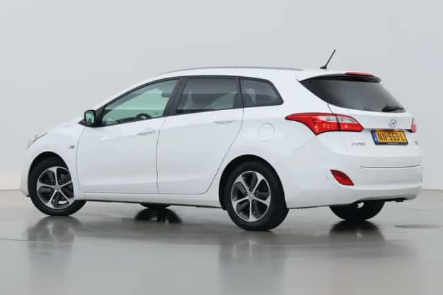Hyundai i30 (2016) thumbnail 2