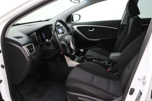 Hyundai i30 (2016) thumbnail 3