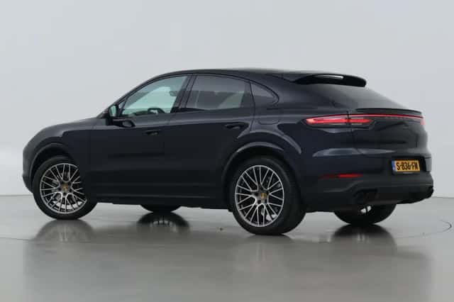 Porsche Cayenne (2023) thumbnail 2