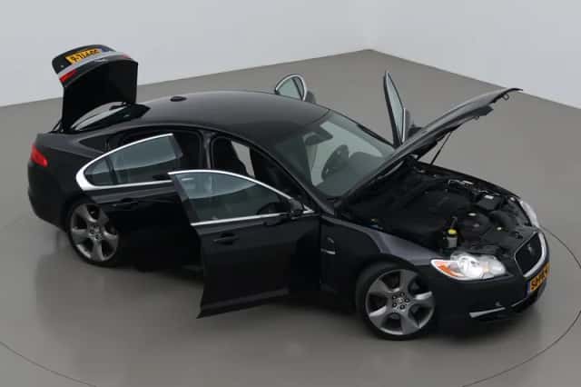 Jaguar XF (2011) thumbnail 6
