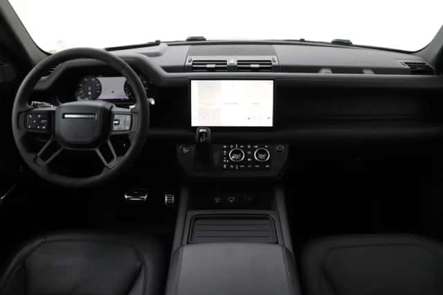 Land Rover Defender (2023) thumbnail 4