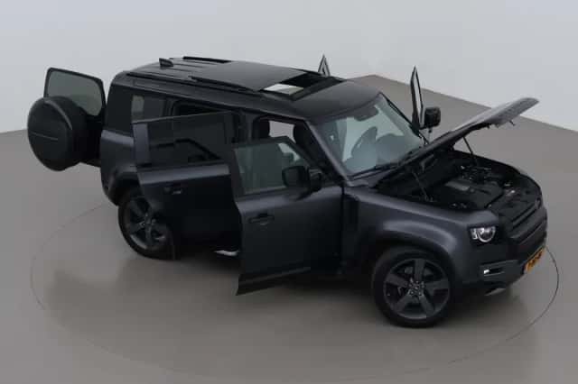 Land Rover Defender (2023) thumbnail 6