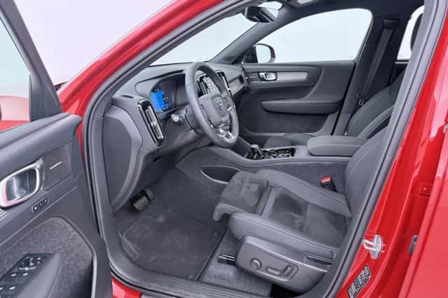 Volvo XC40 (2024) thumbnail 3