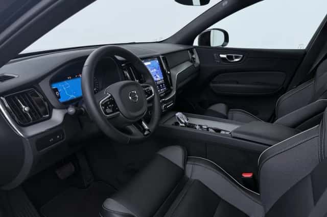 Volvo XC60 (2024) thumbnail 3