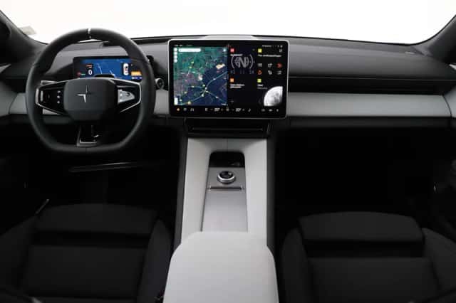 Polestar 4 (2024) thumbnail 4