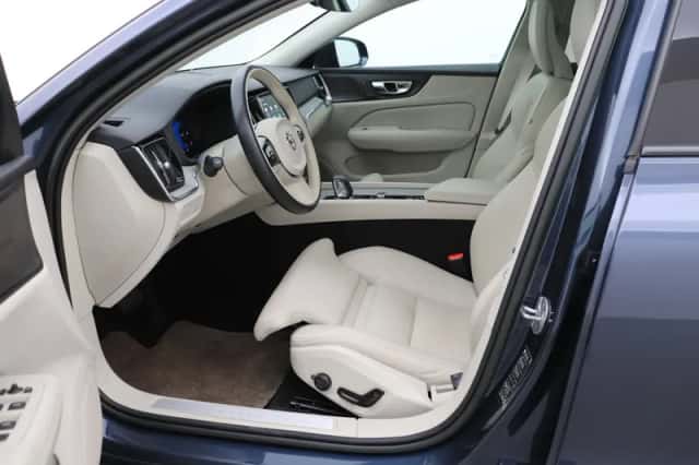 Volvo V60 (2023) thumbnail 3