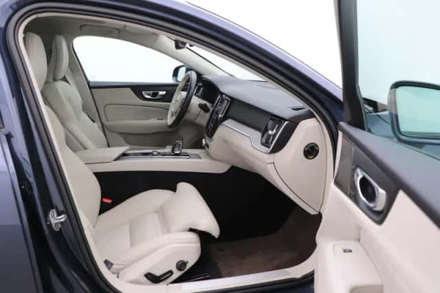Volvo V60 (2023) thumbnail 5