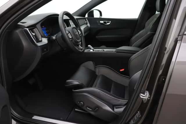 Volvo XC60 (2023) thumbnail 3