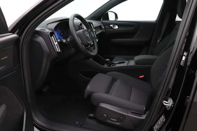 Volvo EX40 (2026) thumbnail 3