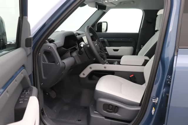 Land Rover Defender (2026) thumbnail 3
