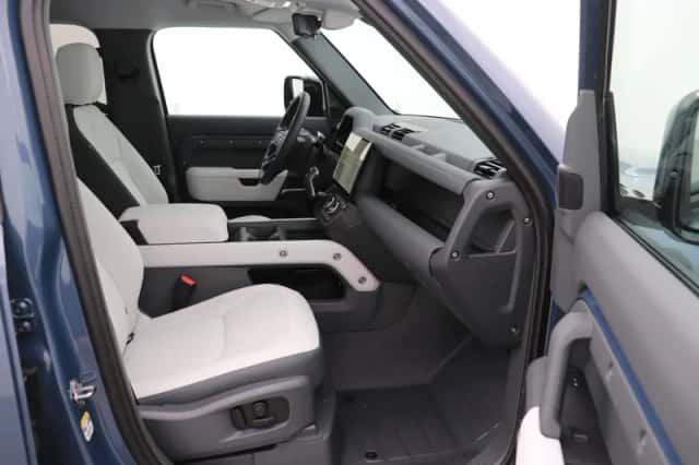 Land Rover Defender (2026) thumbnail 5