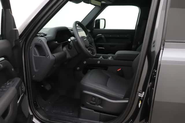 Land Rover Defender (2026) thumbnail 3