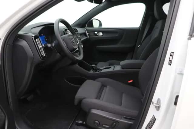 Volvo EX40 (2026) thumbnail 3
