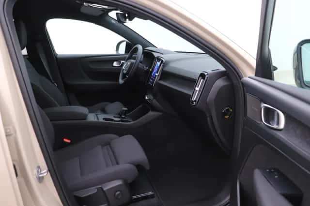 Volvo EX40 (2026) thumbnail 5