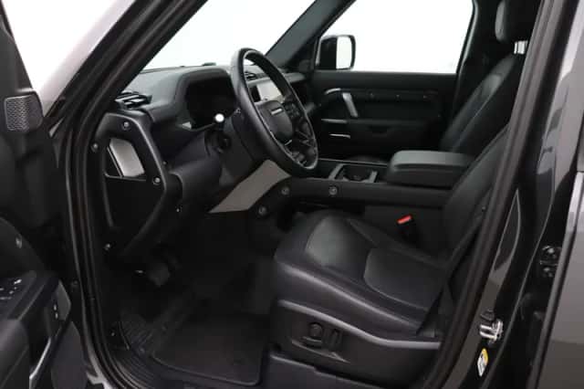 Land Rover Defender (2022) thumbnail 3