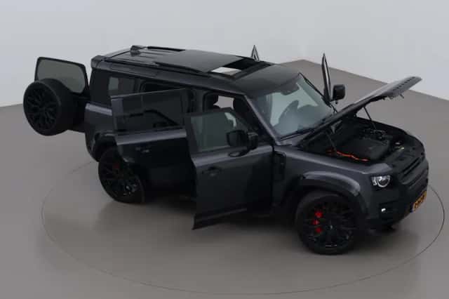 Land Rover Defender (2022) thumbnail 6