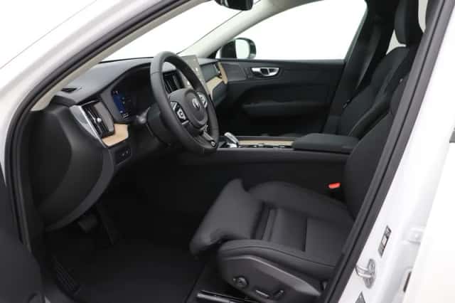 Volvo XC60 (2025) thumbnail 3