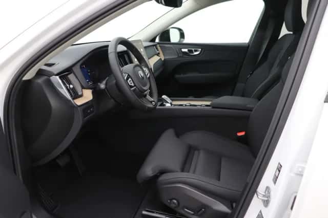 Volvo XC60 (2025) thumbnail 3