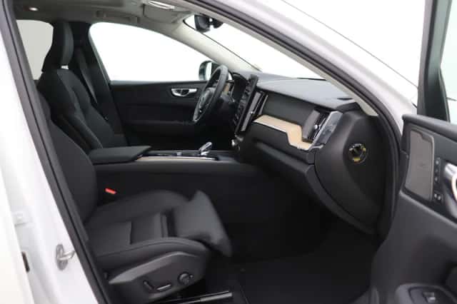 Volvo XC60 (2025) thumbnail 5