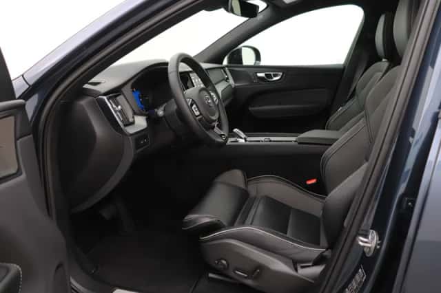 Volvo XC60 (2025) thumbnail 3