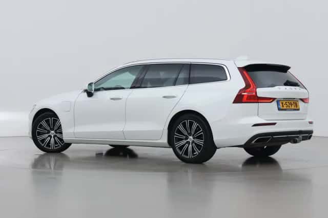 Volvo V60 (2021) thumbnail 2