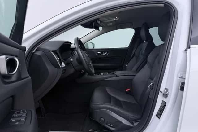 Volvo V60 (2021) thumbnail 3