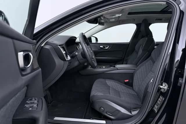 Volvo V60 (2022) thumbnail 3