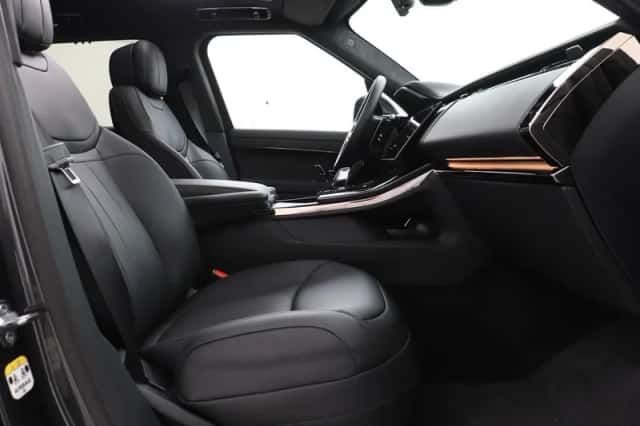 Land Rover Range Rover Sport (2026) thumbnail 5