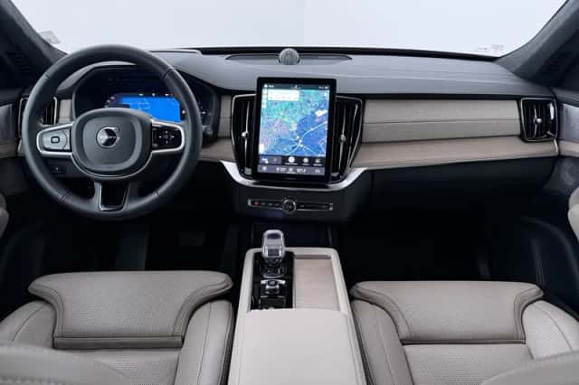 Volvo XC90 (2025) thumbnail 4