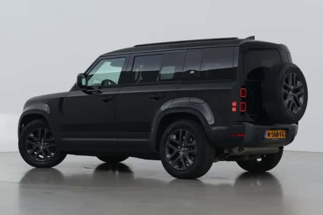 Land Rover Defender (2021) thumbnail 2