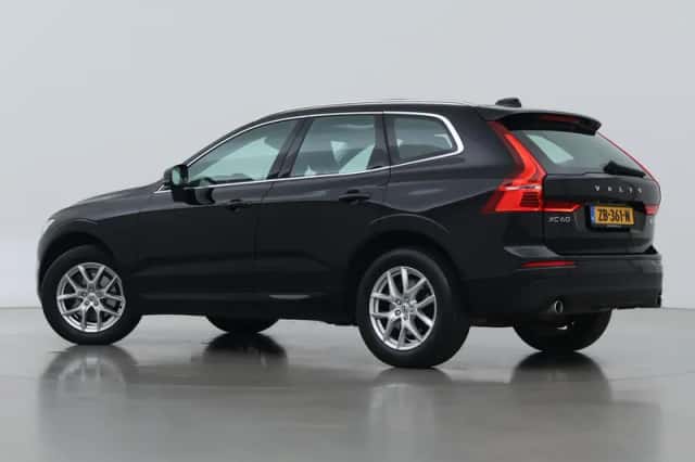 Volvo XC60 (2018) thumbnail 2