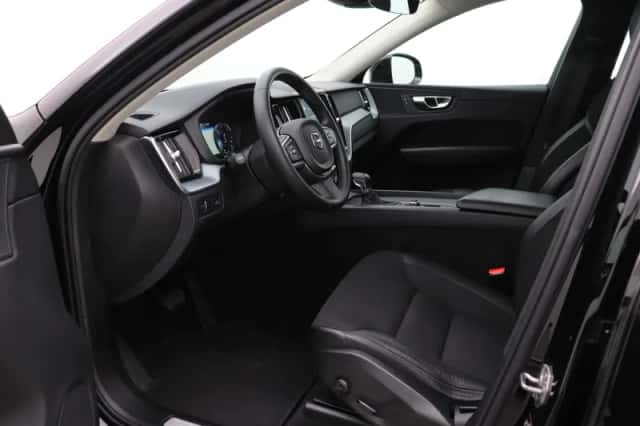 Volvo XC60 (2018) thumbnail 3