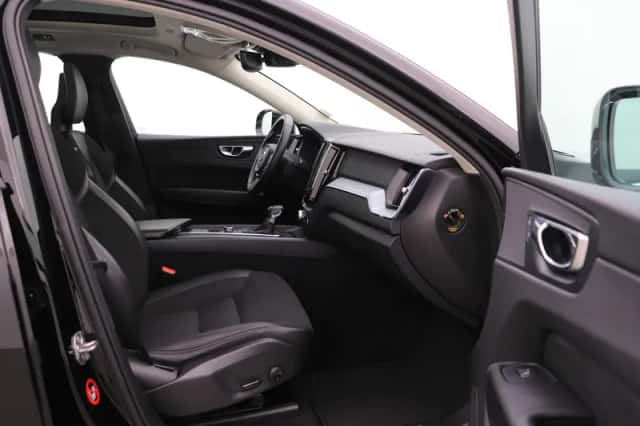 Volvo XC60 (2018) thumbnail 5