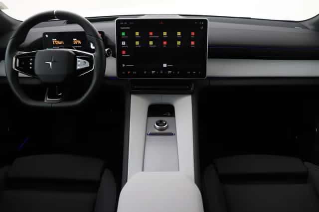 Polestar 4 (2025) thumbnail 4