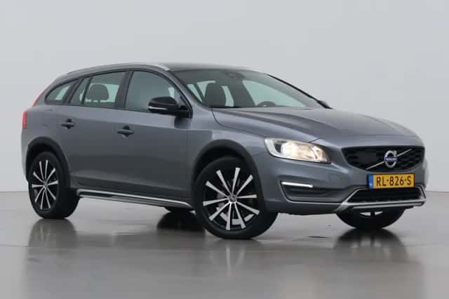 Volvo V60 (2015) thumbnail 1